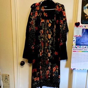 NWOT women’s size XL kimono